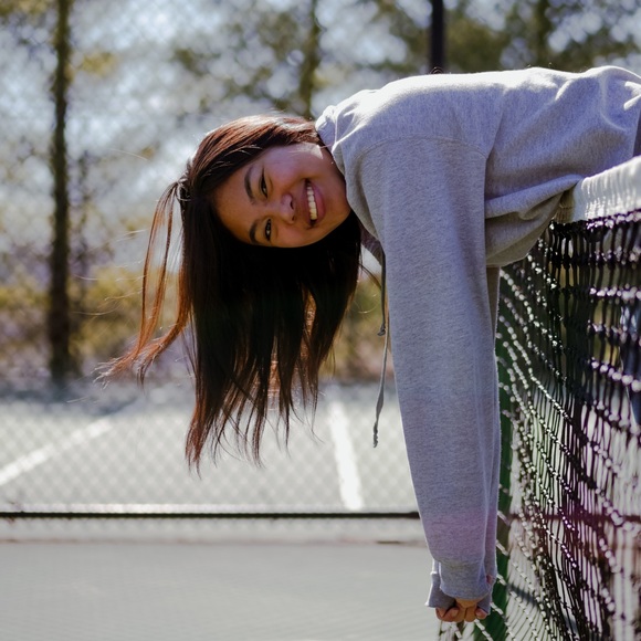 Meet your Poshers, Francesca & Angelica - Picture 2 of 3